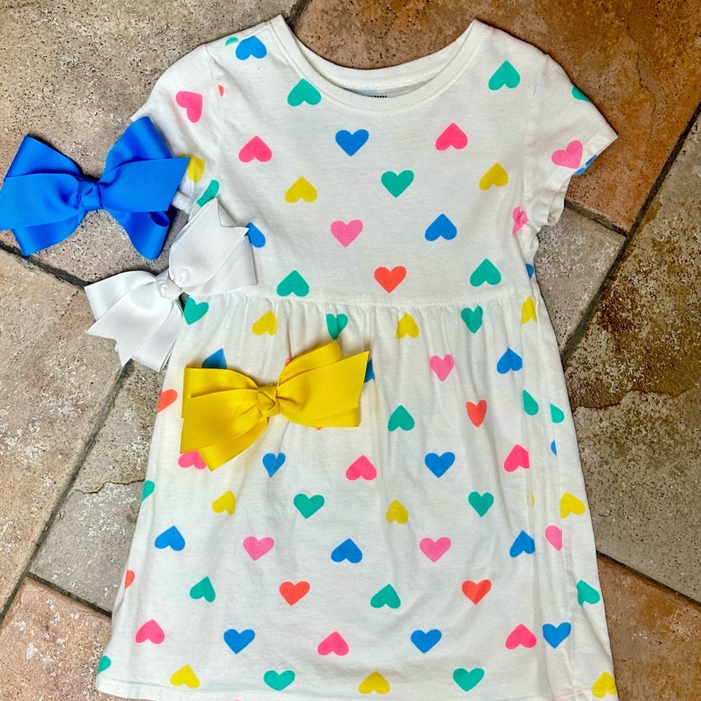 Girl’s dress and matching bows